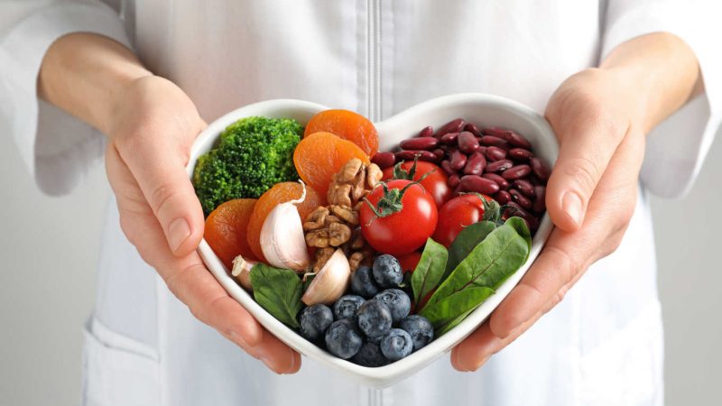 Quais são os benefícios para a saúde da dieta DASH e por que os especialistas a recomendam?