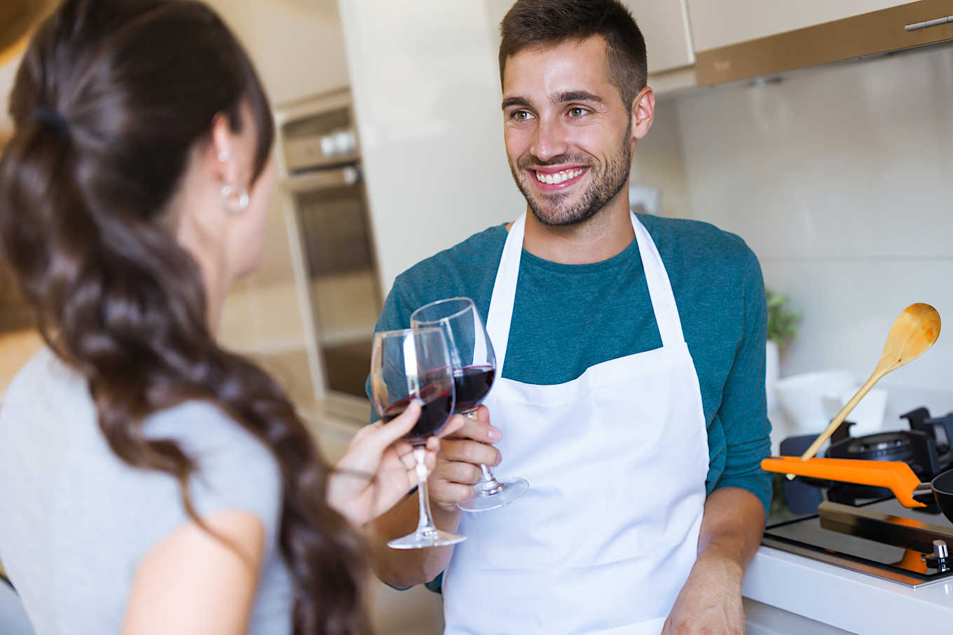 Como incluir calorias de vinho tinto em sua dieta